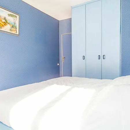 11 Alexandre Iii 2 Apartment